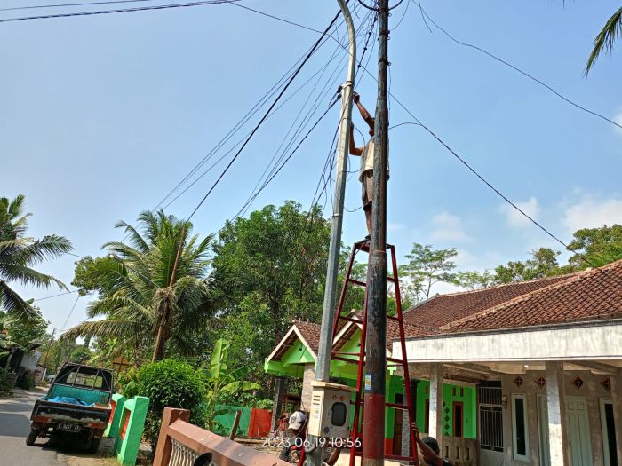 Pemasangan Lampu Penerangan Jalan Umum Di Desa Kebadongan Kecamatan Klirong Kabupaten Kebumen 02